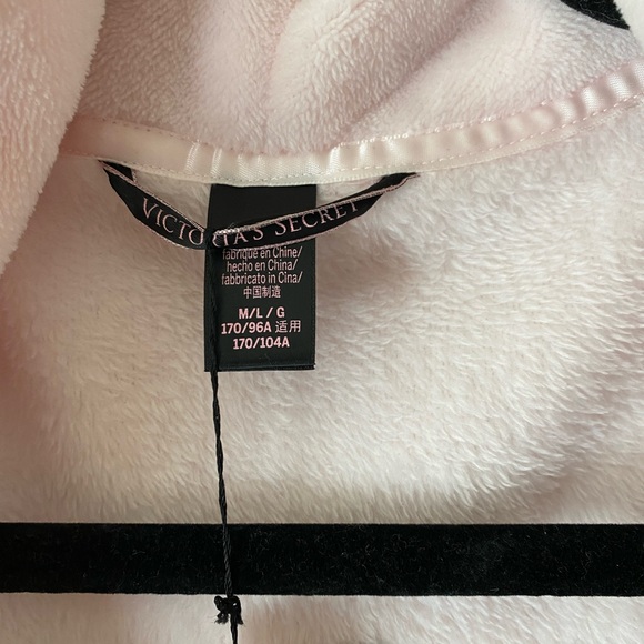 NWT Victoria’s Secret | pink plush robe size M/L - Picture 2 of 4